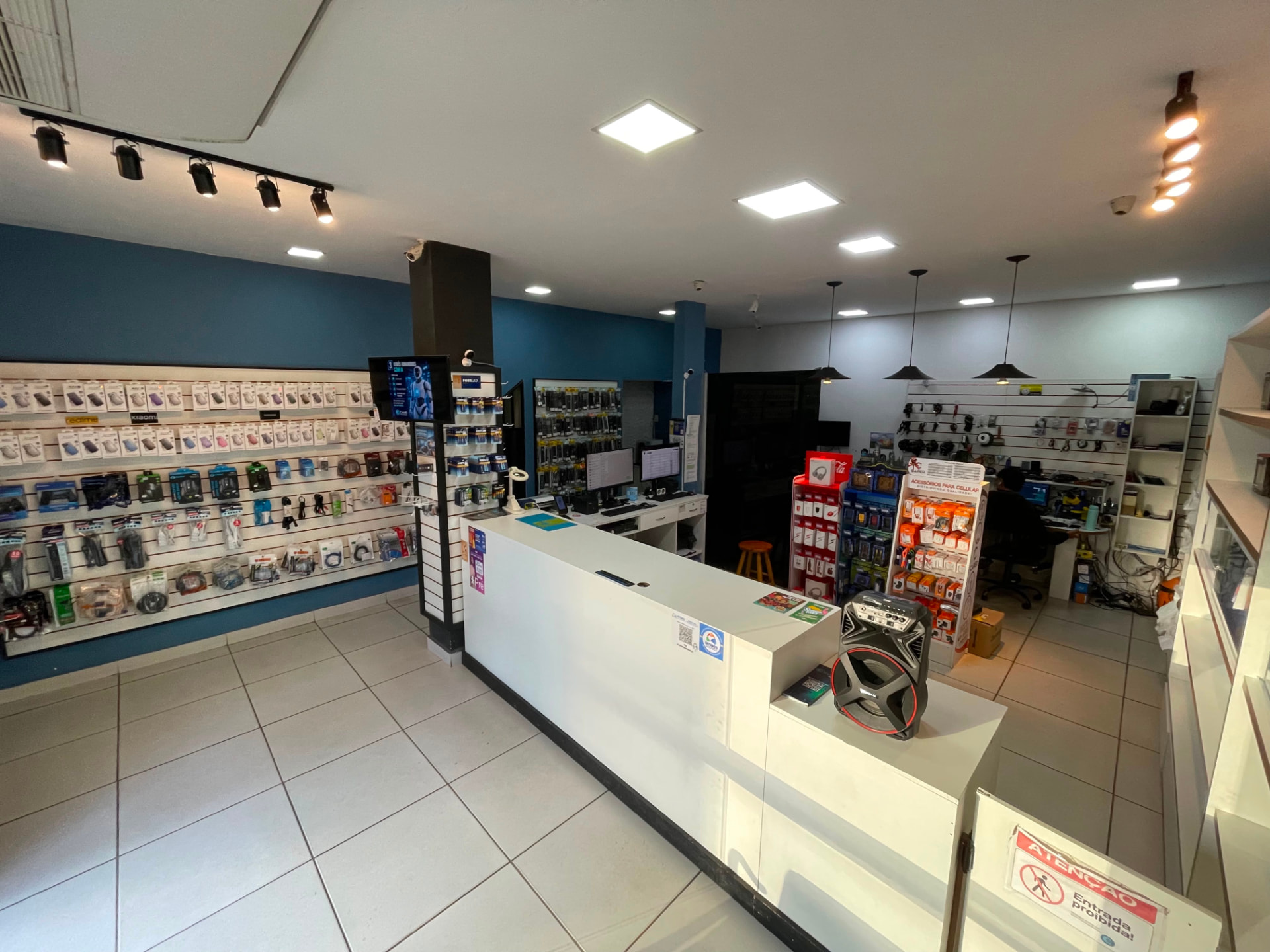 Interior da loja Cavati Tecnologia